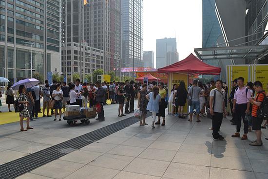 展会翻译公司提醒译员参加展会口译翻译应注意事项